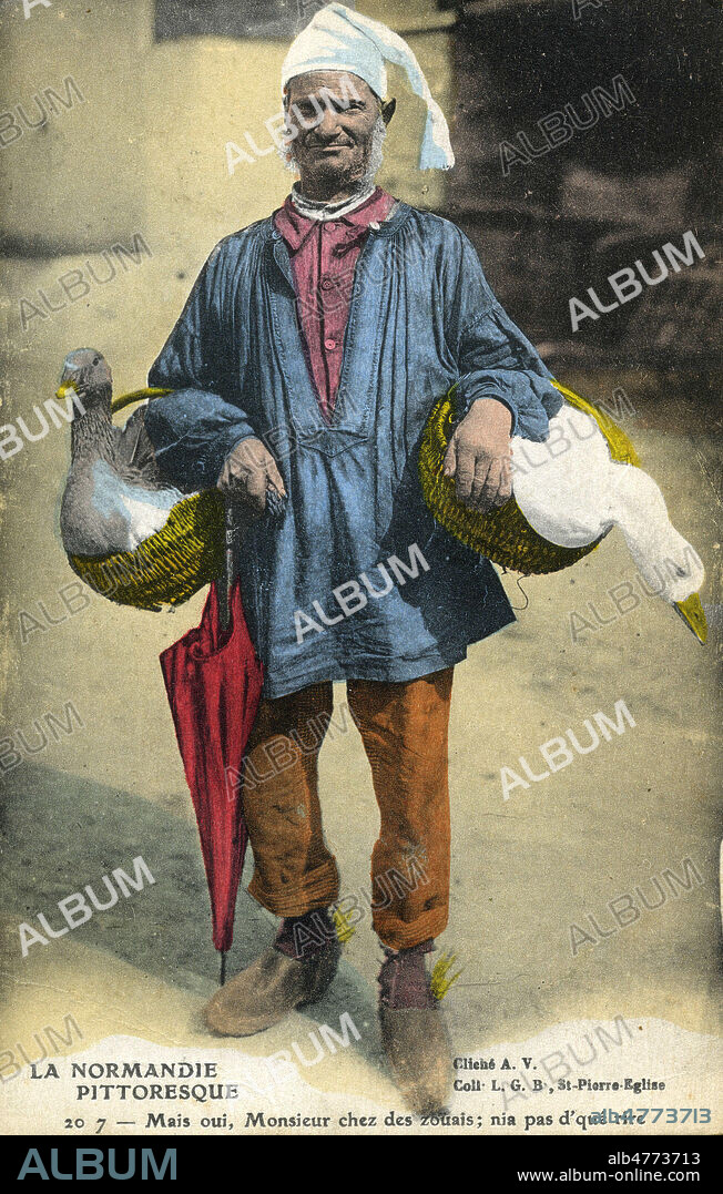 'La Normandie pittoresque. Mais oui, Monsieur de chez des zouais, nia pas d'que rire' : marchand d'oies et de canards.' L'homme porte la celebre blouse bleue normande : la BLAUDE. Photographie anoyme pour une carte postale vers 1906. Credit : Jean Vigne/KHARBINE-TAPABOR.