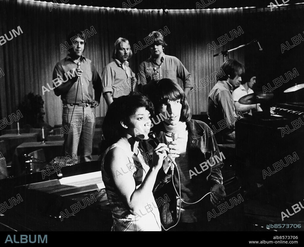 1968.. Not. Charlotte Walker Hep Stars Svenne Hedlund i Bob Assams program. Anm. Svenne och Lotta Idoler Sångare Makar Man och hustru CD177 persons: Charlotte Walker ;Sven Hedlund ;Hep Stars sites: SVERIGE.