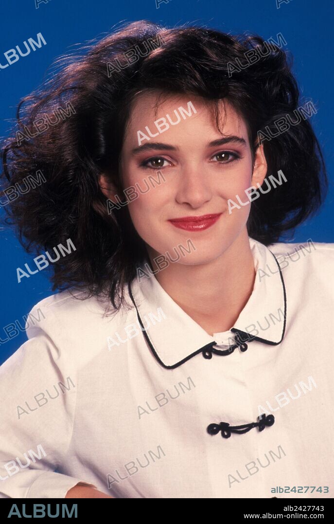 WINONA RYDER en HEATHERS, ESCUELA DE JOVENES ASESINOS, 1989 (HEATHERS), dirigida por MICHAEL LEHMANN. Copyright CINEMARQUE-NEW WORLD.