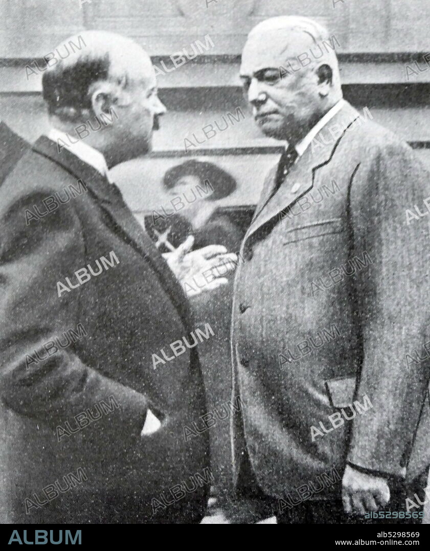 Black and white photo of the German foreign minister Konstantin von Neurath (1873-1956) with the French Ambassador Francois Poncet.
