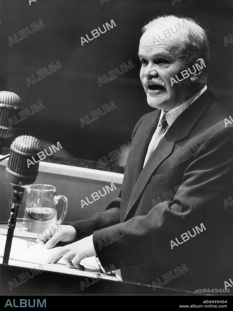 ARKIV 1955. Vjatsjeslav Molotov, rysk politiker. Här ses Molotov i talarstolen i FN.. Kod.37770 Reportagebild/SCANPIX.