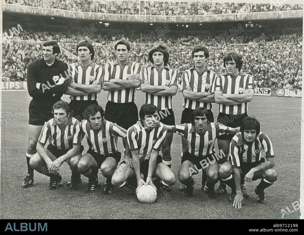 Madrid, 12/09/1976. Partido de liga temporada 1976 1977, disputado en el estadio Santiago Bernabéu entre el Real Madrid y el Athletic Club que terminó con victoria visitante por 2 goles a 3.  En la imagen, arriba: Iríbar, Astrain, Goicoechea, Escalza, Villar, Lasa. Agachados: Churruca, Irureta, Dani, Garay y Rojo I.