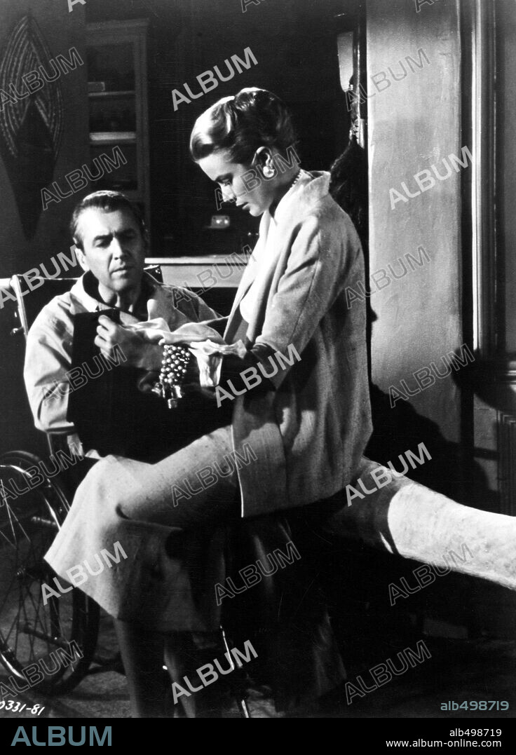 GRACE KELLY und JAMES STEWART in REAR WINDOW, 1954, unter der Regie von ALFRED HITCHCOCK. Copyright PARAMOUNT PICTURES.