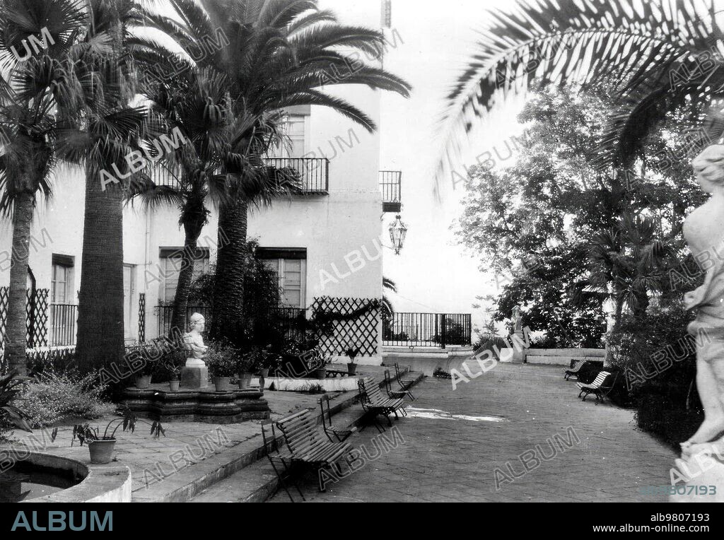 1930. Terrace of the retreat estate in Churriana (Málaga).