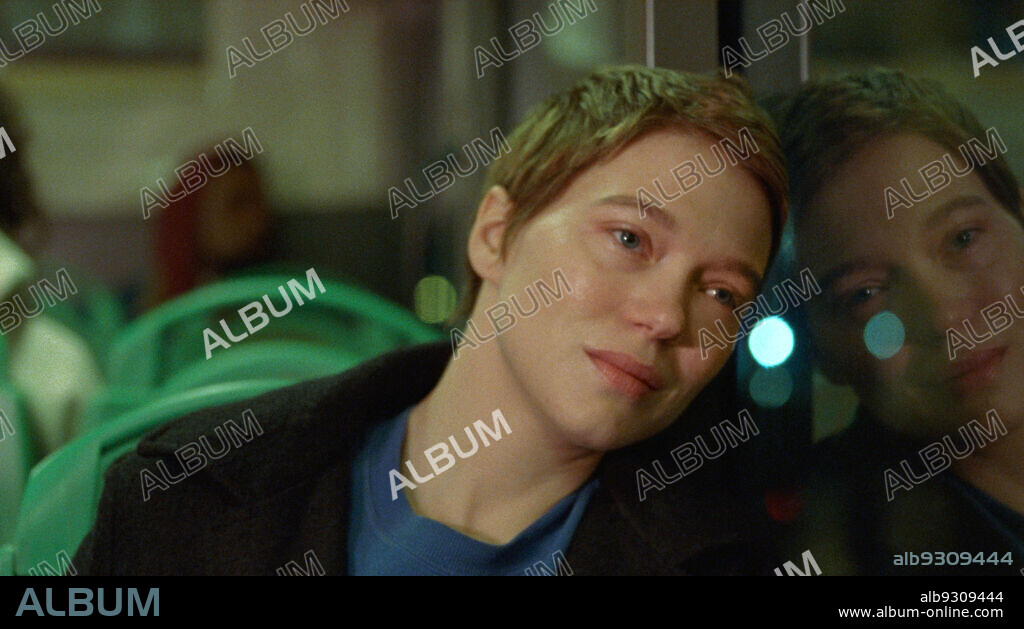 LEA SEYDOUX in ONE FINE MORNING, 2022 (UN BEAU MATIN), directed by MIA HANSEN-LOVE. Copyright Arte France Cinéma.