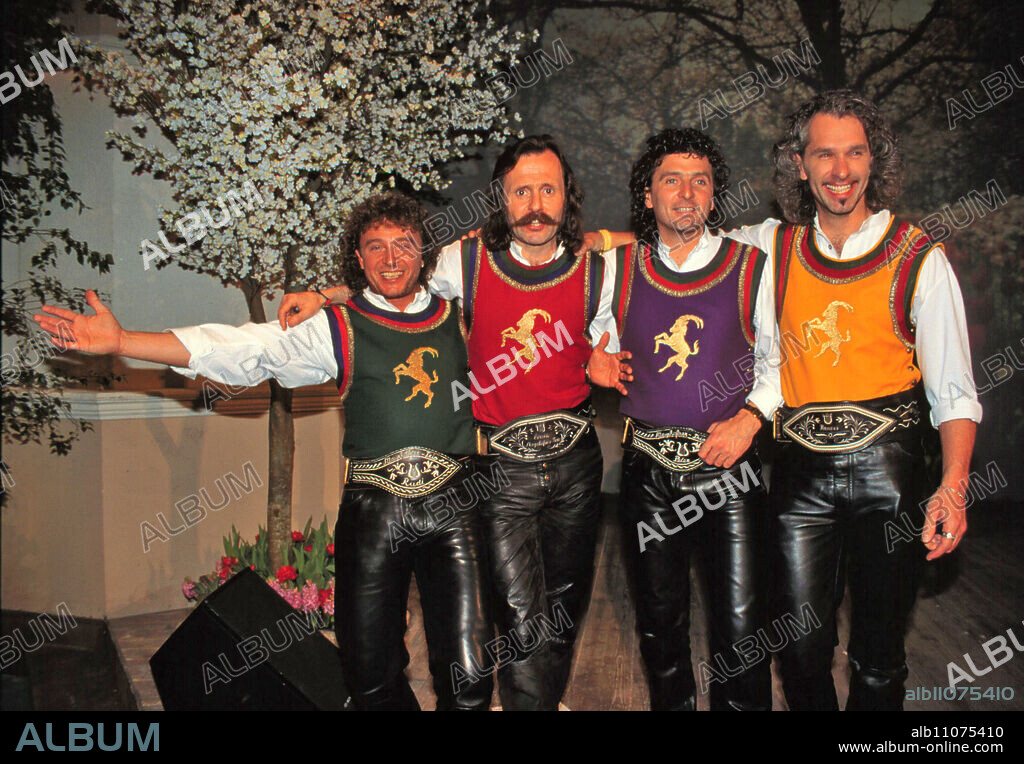 The Mayrhofner, folk musicians from Mayrhofen in the Zillertal, Austria, Erwin Aschenwald, Michael Aschenwald, Erwin Aschenwald Jr., Thomas Partl, recording from 1998.