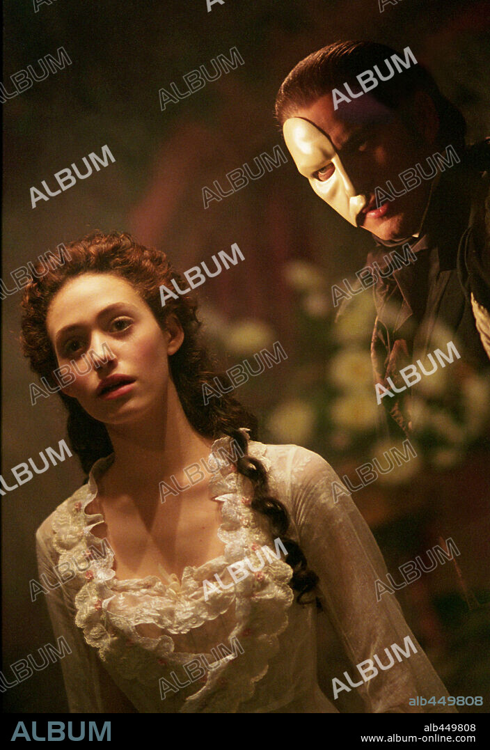 EMMY ROSSUM und GERARD BUTLER in THE PHANTOM OF THE OPERA, 2004, unter der Regie von JOEL SCHUMACHER. Copyright WARNER BROS. PICTURES / BAILEY, ALEX.