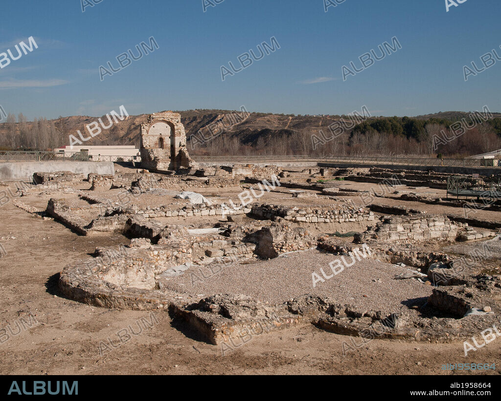 ARTE ROMANO. ESPAÑA. YACIMIENTO ARQUEOLOGICO o PARQUE ARQUEOLOGICO DE CARRANQUE. Vista general de las ruinas del PALATIUM (anteriormente llamado Basílica). Edificio de uso civil, construido en el 400. En época visigoda fue transformada en iglesia cristiana. Provincia de Toledo. Castilla-La Mancha.
