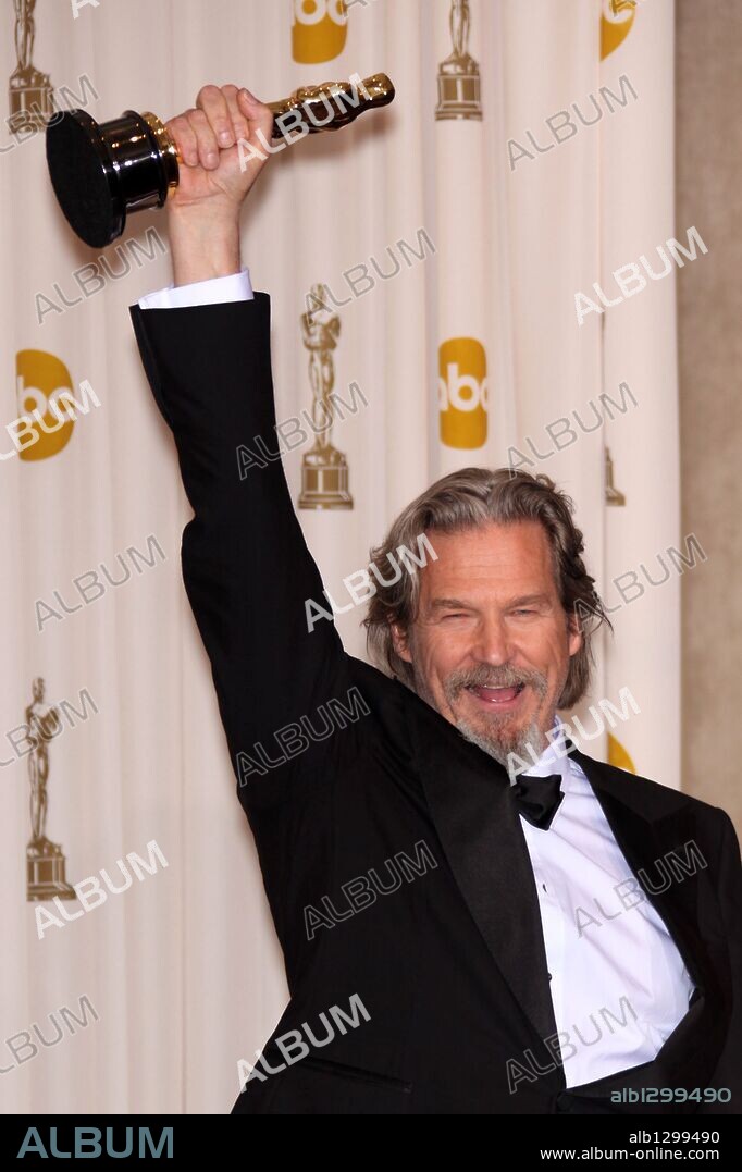 Mar 7, 2010 - Hollywood, California, USA - Actor JEFF BRIDGES with the Oscar for 'Best Performance by an Actor in a Leading Role' for 'Crazy Heart' in the pressroom during the 82nd Academy Awards show. 07/03/2010