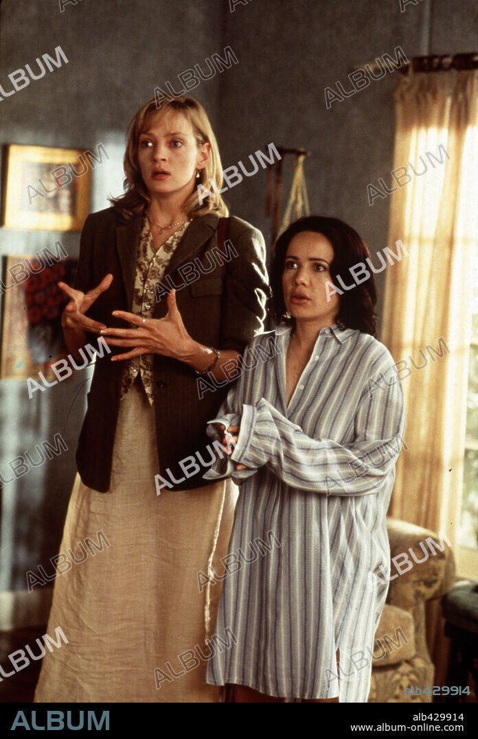 JANEANE GAROFALO y UMA THURMAN en LA VERDAD SOBRE PERROS Y GATOS, 1996 (THE TRUTH ABOUT CATS & DOGS), dirigida por MICHAEL LEHMANN. Copyright 20TH CENTURY FOX.