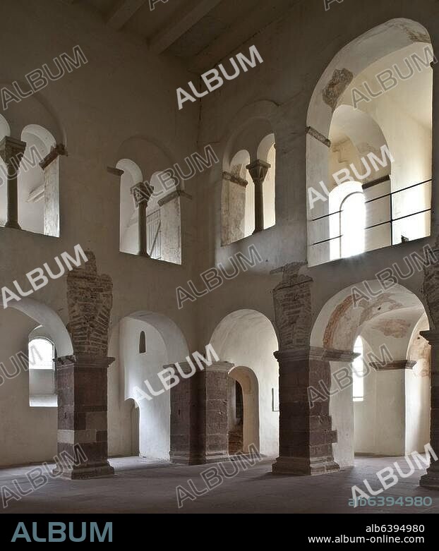 Corvey (Nordrhein-Westfalen), ehem.Klosterkirche (Westwerk 873-85; Kirche Mitte 17. Jh. durch gotisierenden Barockbau ersetzt).-Innenansicht: Johannischor im Obergeschoß des Westwerks nach Südwesten.-Foto, 2009.