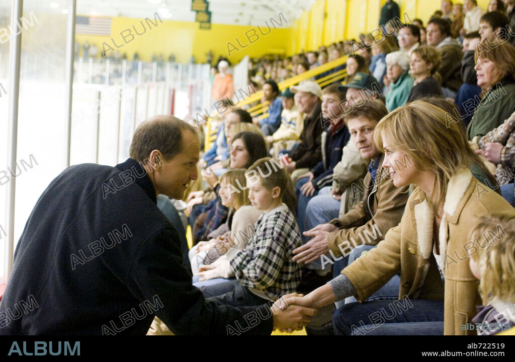CHARLIZE THERON y WOODY HARRELSON en EN TIERRA DE HOMBRES, 2005 (NORTH COUNTRY), dirigida por NIKI CARO. Copyright WARNER BROS. / FOREMAN, RICHARD.