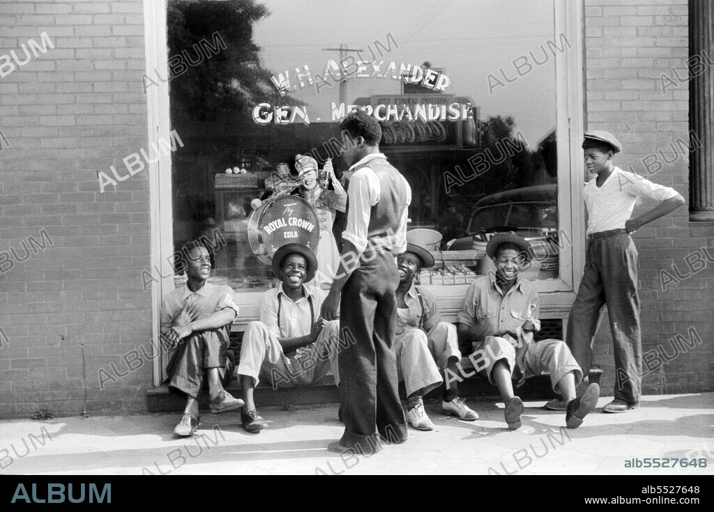 Group of African-American Teenagers hanging out on Sidewalk, White Plains, Georgia, USA, Jack Delano, U.S. Farm Security Administration, U.S. Office of War Information Photograph Collection, June 1941.