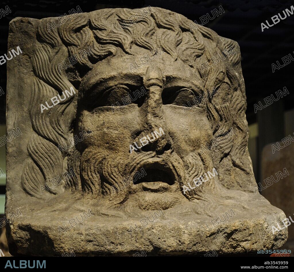 Máscara del Dios del río representado como un anciano. Hallado en Colonia. Museo Romano-Germánico. Colonia. Alemania.