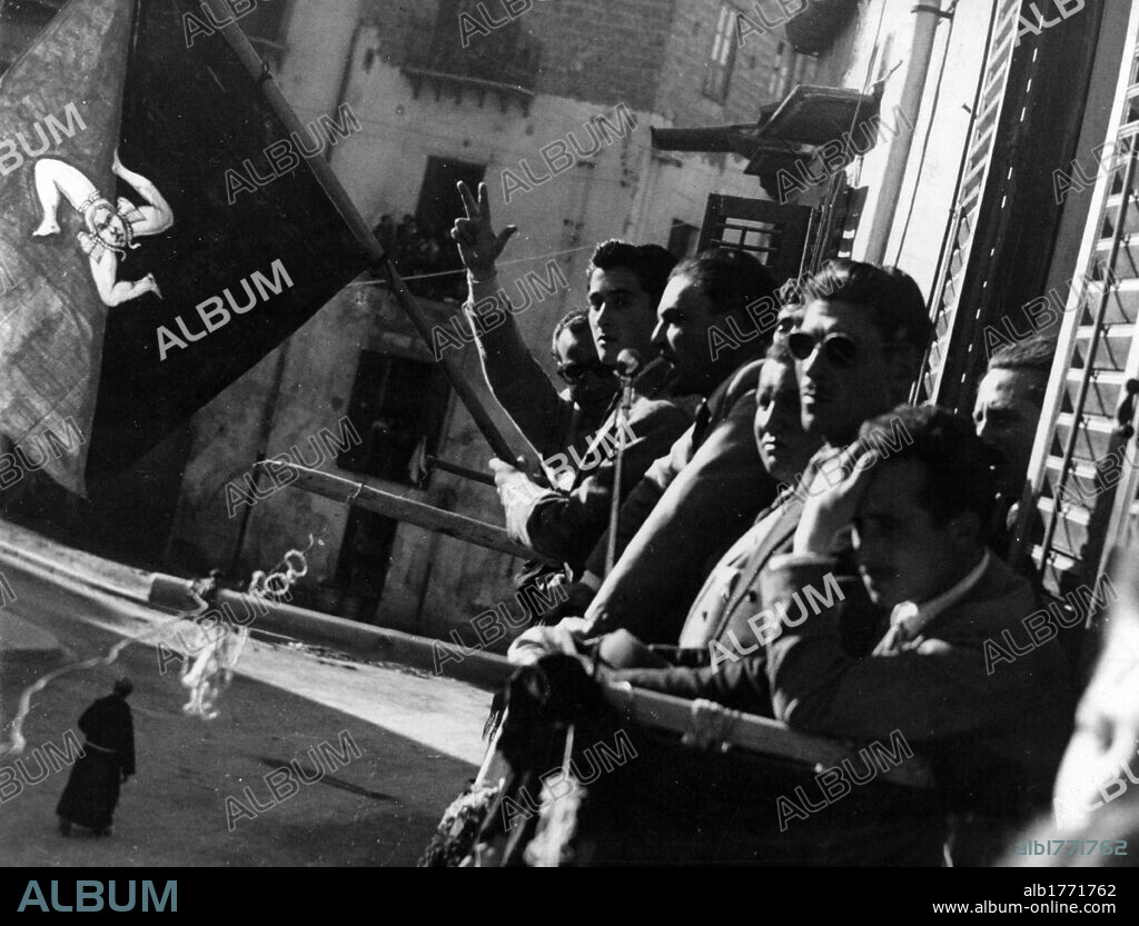 Sicilian Independence Movement rally. A speaker gives a speech from a balcony during a meeting of the Sicilian Independence Movement. Palermo, August 1944.