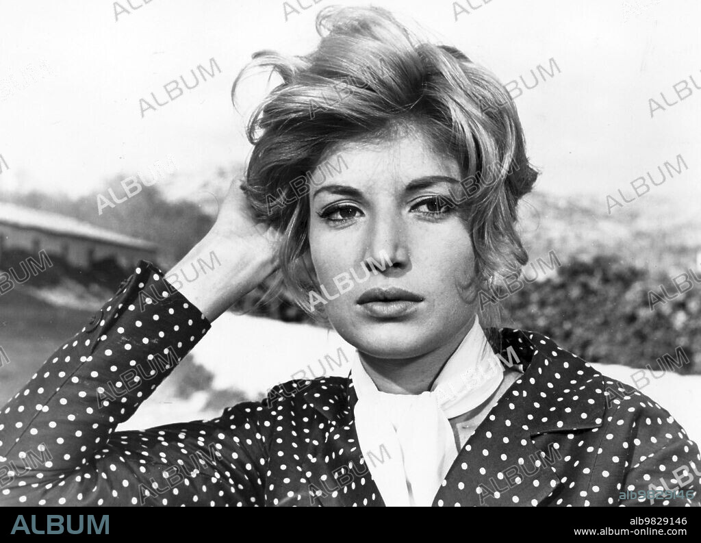 MONICA VITTI en LA AVENTURA, 1960 (L' AVVENTURA), dirigida por MICHELANGELO ANTONIONI. Copyright PRODUZIONE CINEMATOGRAFICHE EUROPEE.