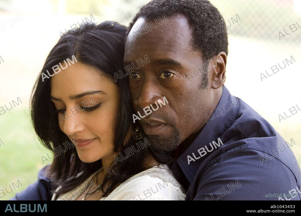 ARCHIE PANJABI y DON CHEADLE en TRAIDOR, 2008 (TRAITOR), dirigida por JEFFREY NACHMANOFF. Copyright CRESCENDO PROD./HYDE PARK FILMS/MANDEVILLE FILMS/ / RAFY.