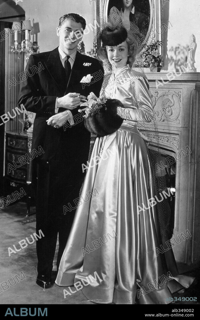 JANE WYMAN und RONALD REAGAN. Ronald Reagan and Jane Wyman at their wedding reception on January 26, 1940 in California. 1940