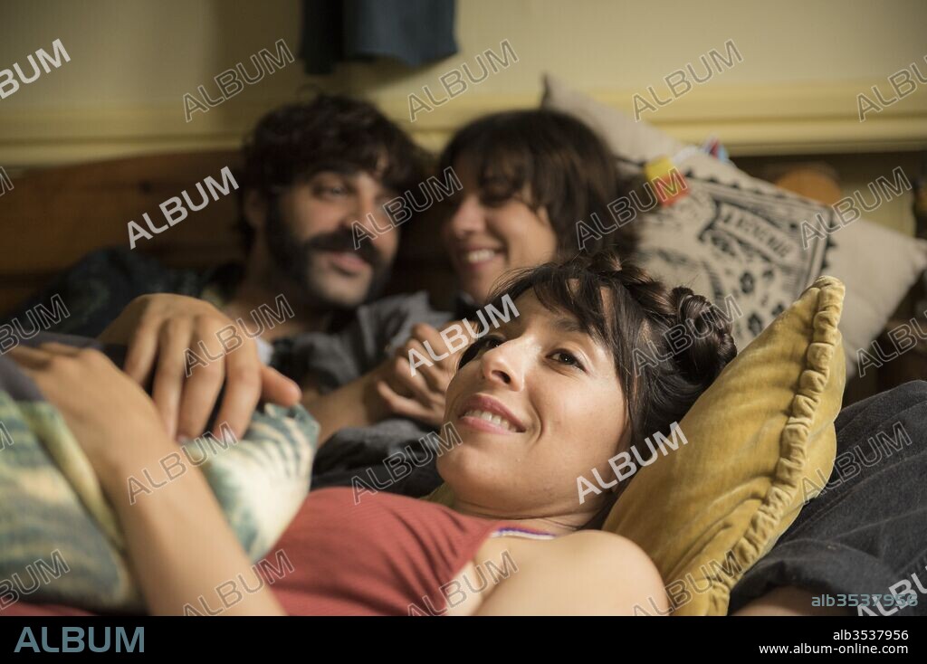 DAVID VERDAGUER, NATALIA TENA y OONA CHAPLIN en TIERRA FIRME, 2017 (ANCHOR AND HOPE), dirigida por CARLOS MARQUES-MARCET. Copyright Lastor Media / VennerFilm Productions / La Panda.