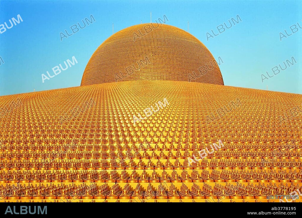 Buddhist temple Wat Phra Dhammakaya with golden Dhammakaya Buddha statues on the Chedi, Mahadhammakaya Cetiya, Khlong Luang District, Pathum Thani, Bangkok, Thailand