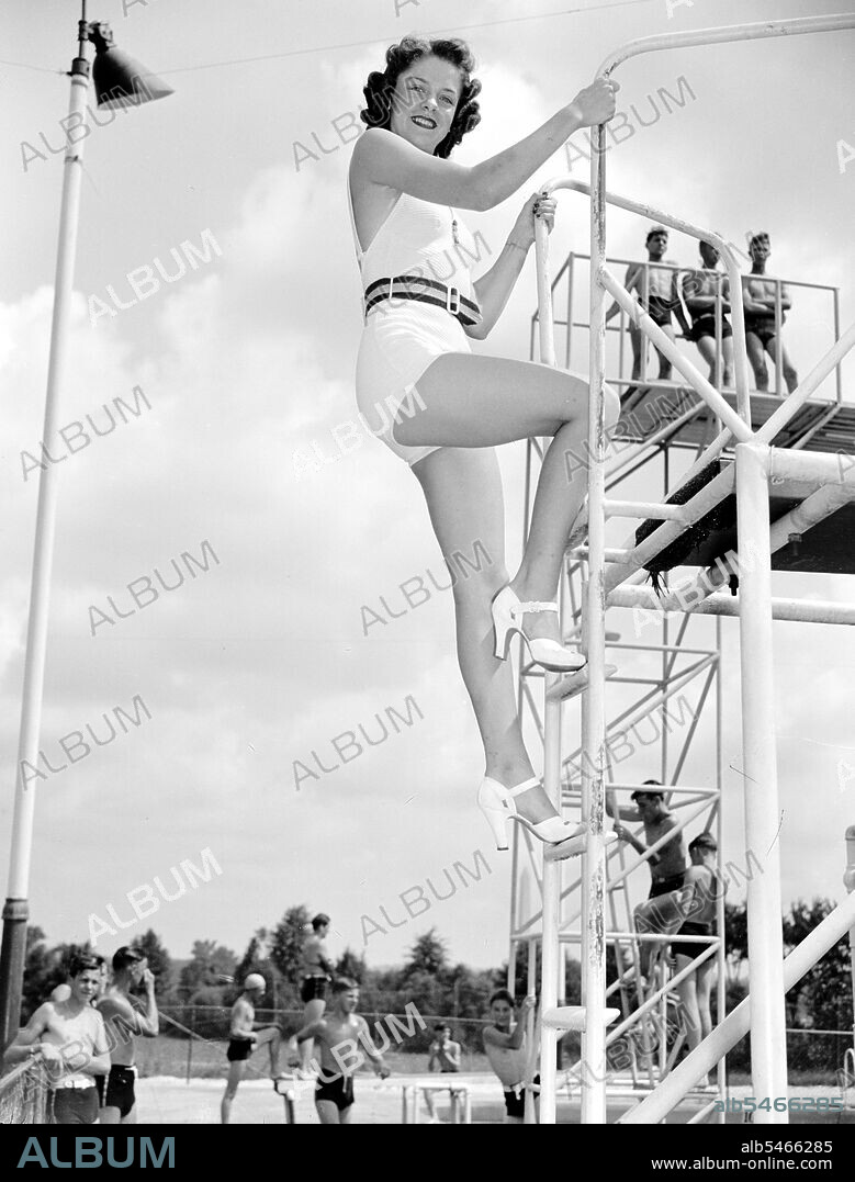 Miss Dorothy Parker has been selected as Miss Washington D.C. and will compete for the title of 'Miss America' circa 1938.
