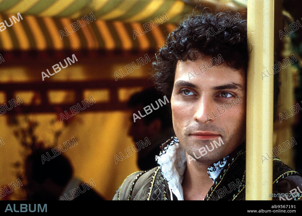 RUFUS SEWELL in GEFÄHRLICHE SCHÖNHEIT - DIE KURTISANE VON VENEDIG, 1998 (DANGEROUS BEAUTY), unter der Regie von MARSHALL HERSHKOVITZ. Copyright WARNER BROS.