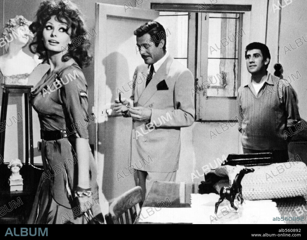 MARCELLO MASTROIANNI and SOPHIA LOREN in MARRIAGE ITALIAN STYLE, 1964 (MATRIMONIO ALL'ITALIANA), directed by VITTORIO DE SICA. Copyright COMPAGNIA CINEMATOGRAFICA CHAMPION.