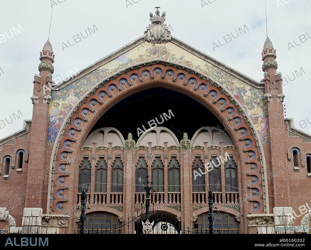 FRANCISCO MORA BERENGUER (1875-1961). FACHADA EXTERIOR DEL MERCADO DE COLON - MODERNISMO ESPAÑOL - 1916 - FOTO AÑOS 80.