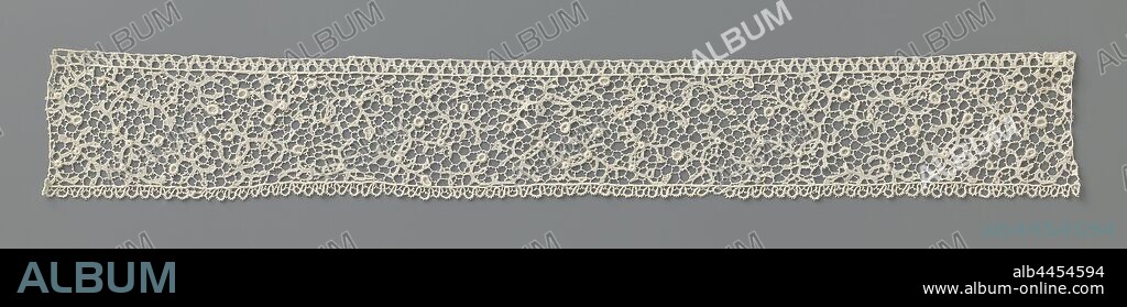 Strip of needle lace with thin spiral vines, Strip of natural colored needle lace: Venetian rose lace. On a regular six-sided mesh ground there is an open decor of thin spiral vines that are decorated here and there with a relief rose. Straight outer edge with a row of connected arches., anonymous, Venice, c. 1690 - c. 1699, linen (material), Venetian rose point, l 53.5 cm × w 7 cm.