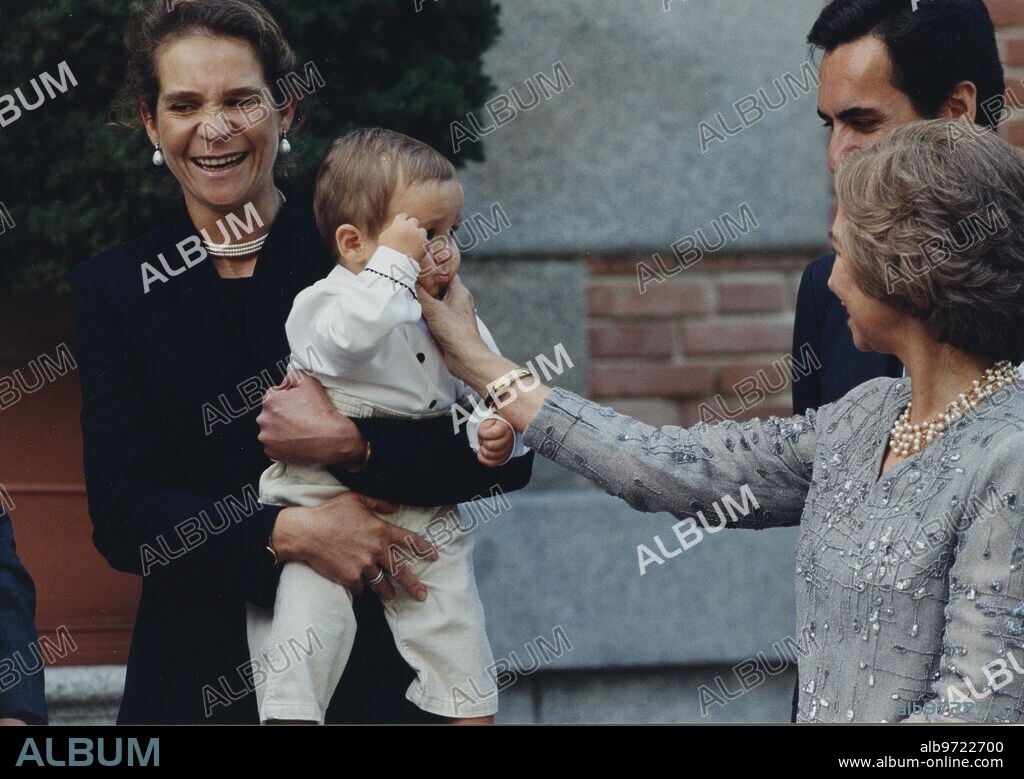 19 octubre 1999. Una imagen de la Infanta Elena y Jaime de Marichalar junto a su hijo Froilán, acompañados de la Reina Sofía, durante la visita del rey Abdullah II de Jordania y su esposa Rania a Madrid.