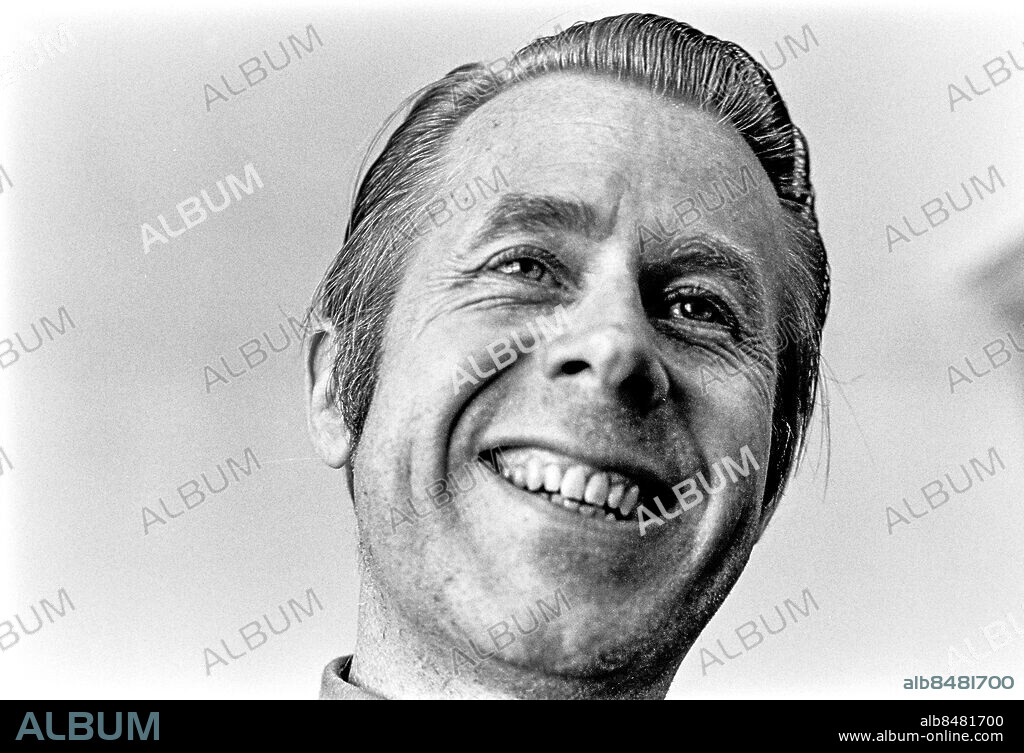 1970-04-28.. Curry Melin, meteorolog och väderpresentatör i TV.. Foto: Bo-Aje Mellin / RiR / SVT / Kod: 5600. Reportage publ. i RiR 22/70 sid. 16-18, 63.. RiR 19803 sv/v neg  . Leende.
