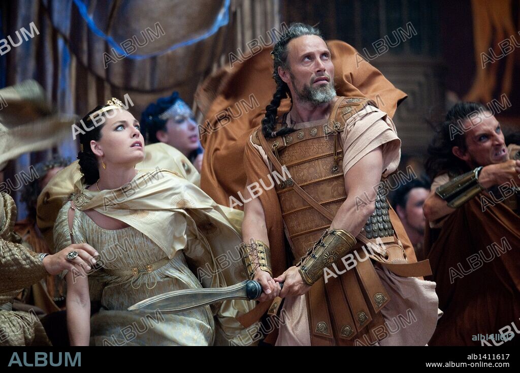ALEXA DAVALOS in CLASH OF THE TITANS, 2010, directed by LOUIS LETERRIER. Copyright WARNER BROSS PICTURES/THE ZANUCK COMPANY/THUNDER ROAD / MAIDMENT, JAY.