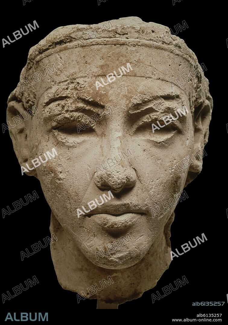 RETRATO DEL REY ESCORPION. PERIODO AMARNA. HACIA 1350 A.C. YESO, ALTURA 20 CM.