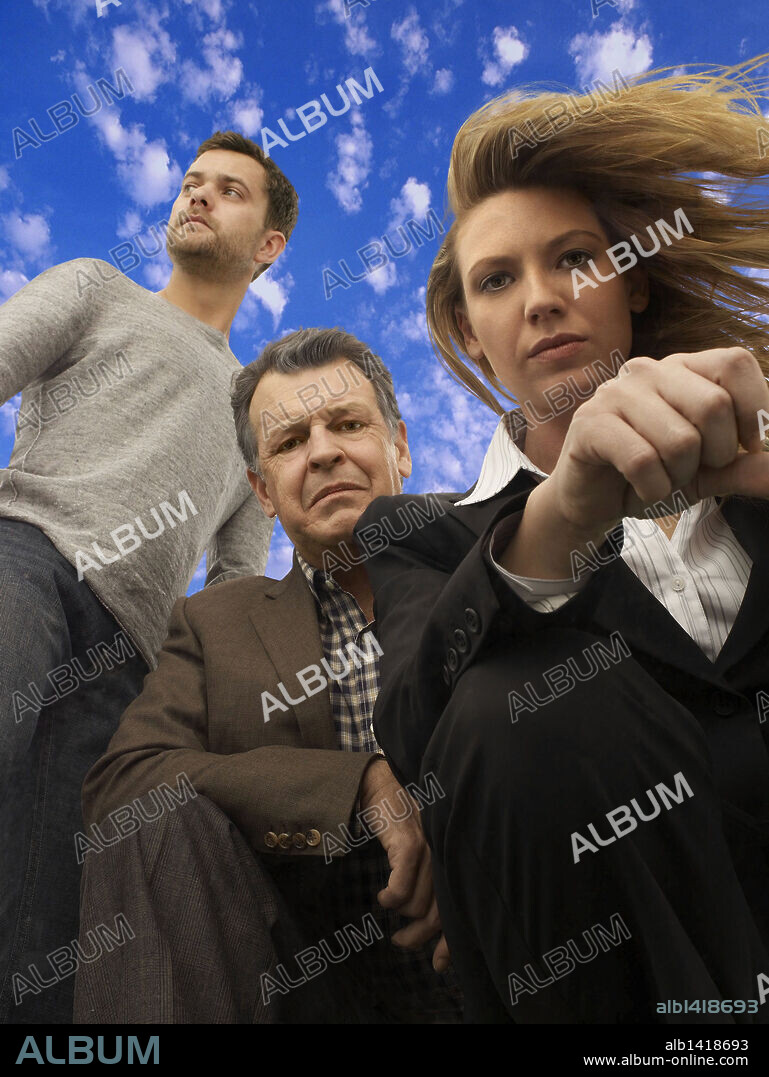 ANNA TORV, JOHN NOBLE and JOSHUA JACKSON in FRINGE, 2008, directed by BRAD ANDERSON, JEANNOT SZWARC and JOE CHAPPELLE. Copyright BAD ROBOT/FRINGE ELEMENT FILMS.