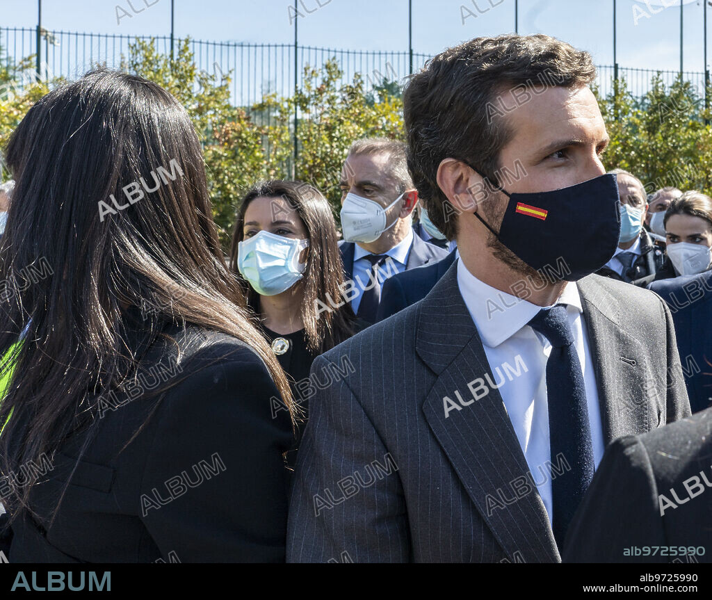 Madrid, 11/03/2021. Homenaje en el Bosque del Recuerdo del Parque del Retiro a las víctimas de los atentados del 11 M en Madrid. En la imagen, Pablo Casado, Inés Arrimadas y Begoña Villacís. Foto: Ignacnio Gil. ARCHDC.