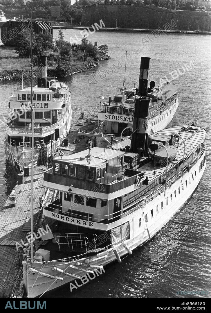 STOCKHOLM 1974-08-02. Waxholmsbolagets fartyg Waxholm, Storskär och Norrskär vid kaj vid Djurgårdsvarvet . Foto: Erich Stering / DN / TT / Kod: 57. ** SVD OUT **.