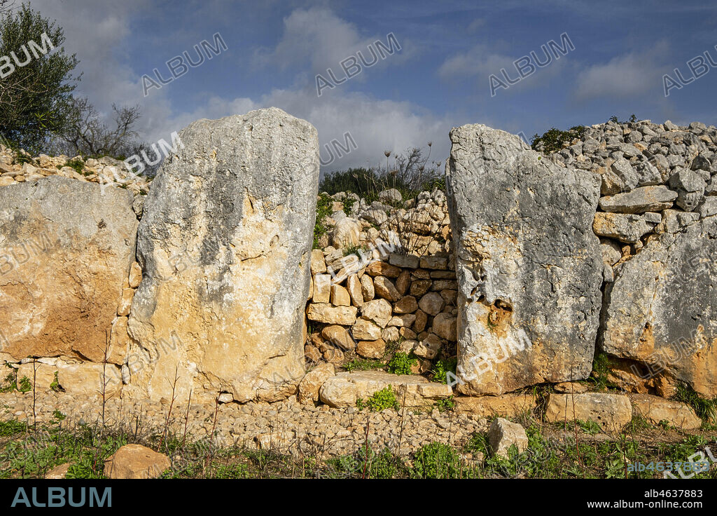 muralla prehistorica, poblado talayótico Ses talaies de ca n Jordi, Mallorca, Balearic Islands, Spain.
