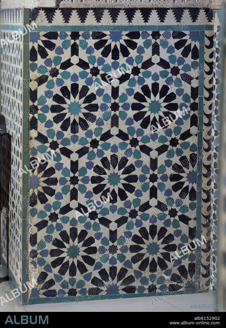 ZOCALO DE AZULEJOS CON ALMENAS ESCALONADAS DEL CUARTO REAL DE SANTO DOMINGO - SIGLO XIII - NAZARIS XIII.
