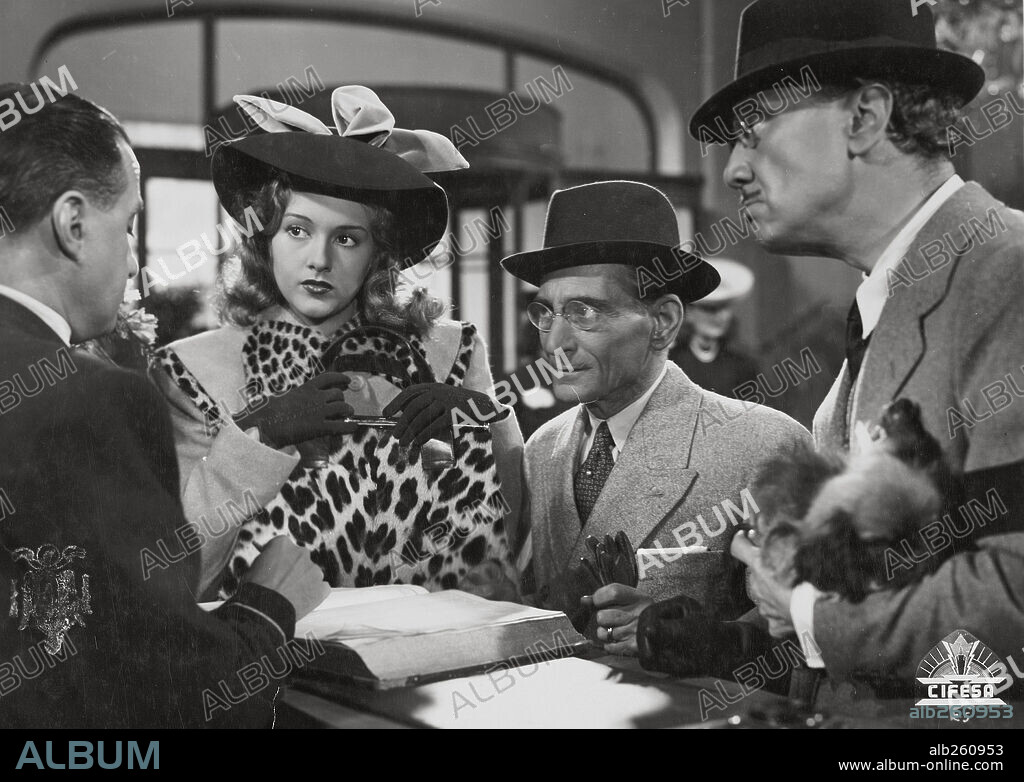 ALBERTO ROMEA y AMPARO RIVELLES en DELICIOSAMENTE TONTOS, 1943, dirigida por JUAN DE ORDUÑA.