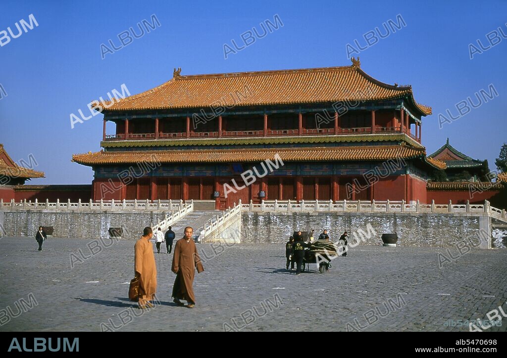 The Forbidden City, built between 1406 and 1420, served for 500 years (until the end of the imperial era in 1911) as the seat of all power in China, the throne of the Son of Heaven and the private residence of all the Ming and Qing dynasty emperors. The complex consists of 980 buildings with 8,707 bays of rooms and covers 720,000 m2 (7,800,000 sq ft).