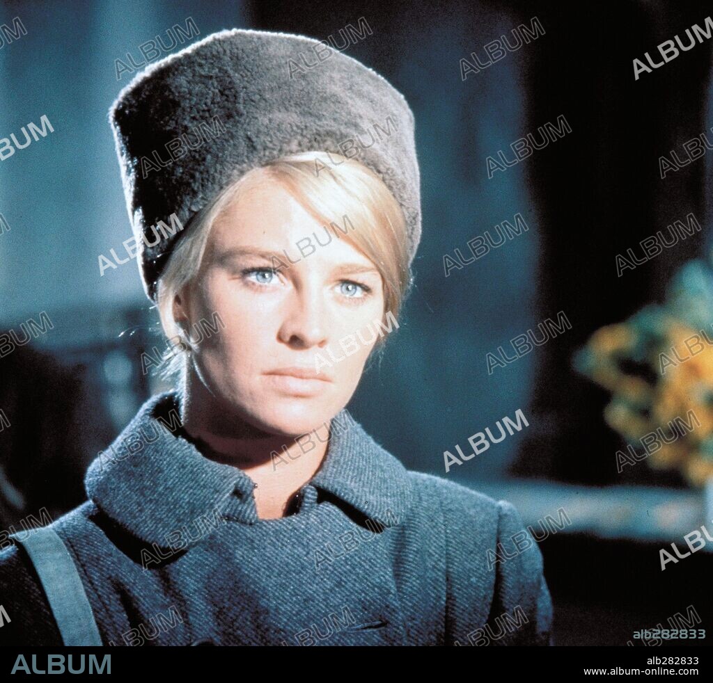 JULIE CHRISTIE in DOCTOR ZHIVAGO, 1965, directed by DAVID LEAN. Copyright CARLO PONTI/MGM.