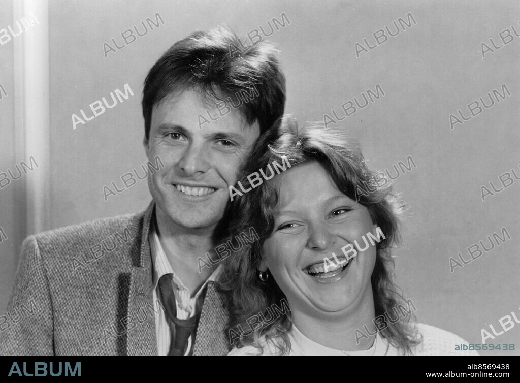 Göteborg 1984-02-25. Melodifestivalen 1984. Göran Folkestad och Lotta Pedersen tävlar med bidraget "Sankta Cecilia".. Foto: Lasse Jansson / Expressen / TT / Kod: 22. ** AFTONBLADET OUT **.