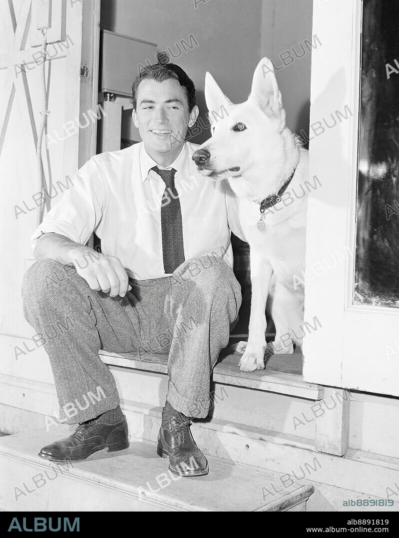 GREGORY PECK in GENTLEMAN'S AGREEMENT, 1947, directed by ELIA KAZAN. Copyright 20TH CENTURY FOX.