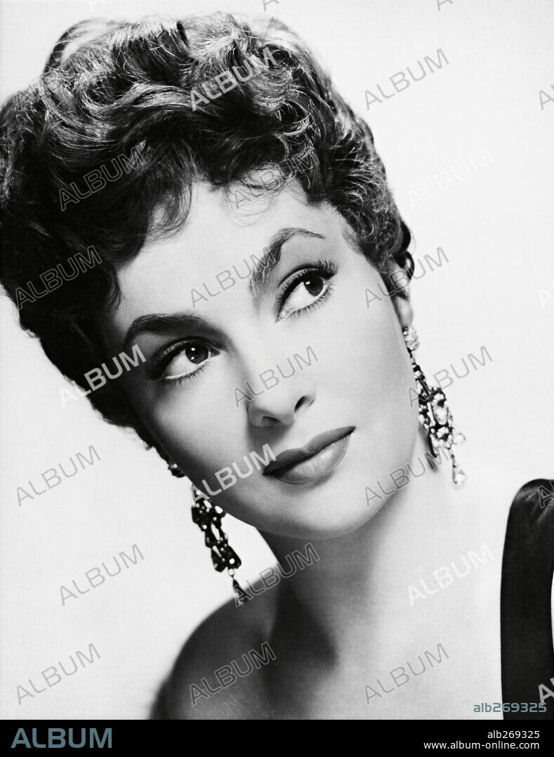 GINA LOLLOBRIGIDA en LA BURLA DEL DIABLO, 1953 (BEAT THE DEVIL), dirigida por JOHN HUSTON. Copyright UNITED ARTISTS.