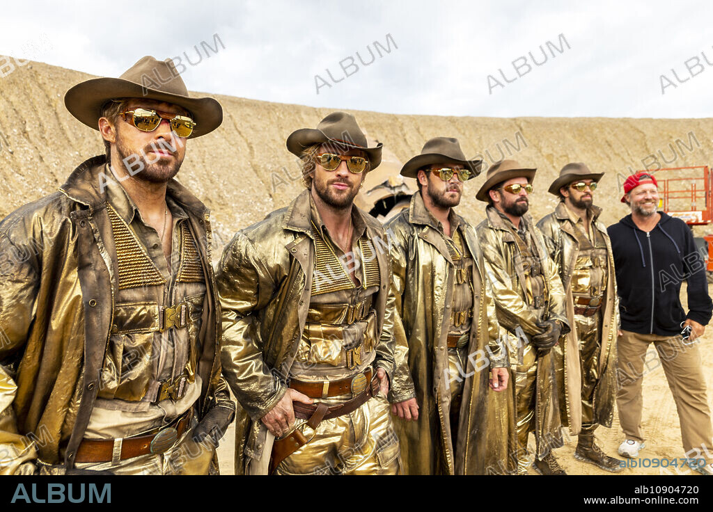 AARON TAYLOR-JOHNSON, Ben Jenkin, DAVID LEITCH and RYAN GOSLING in THE FALL GUY, 2024, directed by DAVID LEITCH. Copyright 87North/Universal Pictures/Management 360.