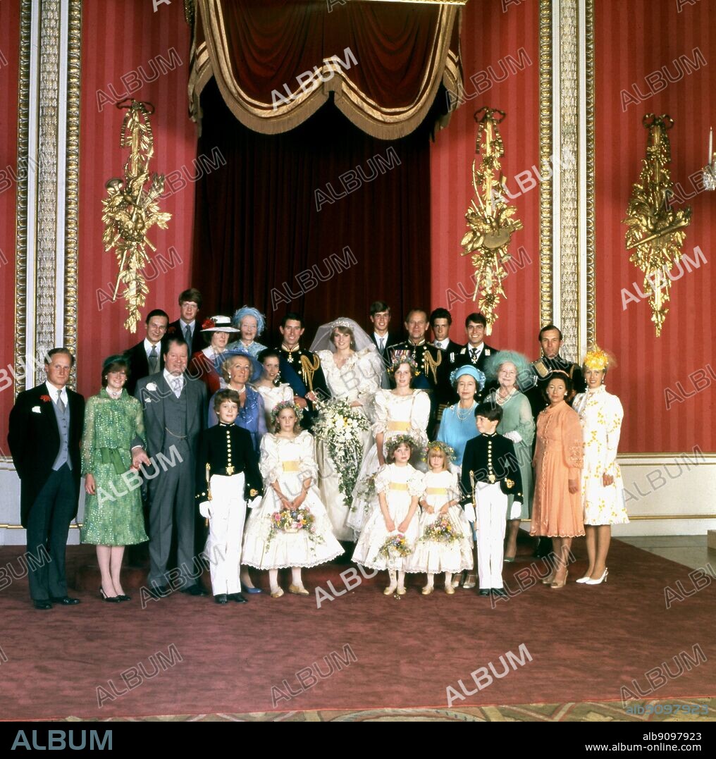 Wedding of the Prince and Princess of Wales (Lady Diana Spencer) 29 July 1981 - Buckingham Palace - The bridesmaids and pages are Lady Sarah Armstrong Jones 17, Edward Van Cutsem 8, Lord Nicholas Windsor 7, India Hicks 13, Sarah Jane Gaselee 11, Catherine Cameron 6 and Clementine Hambro 5. The couple are surrounded by members of the royal family and Diana's family.. ©TopFoto.