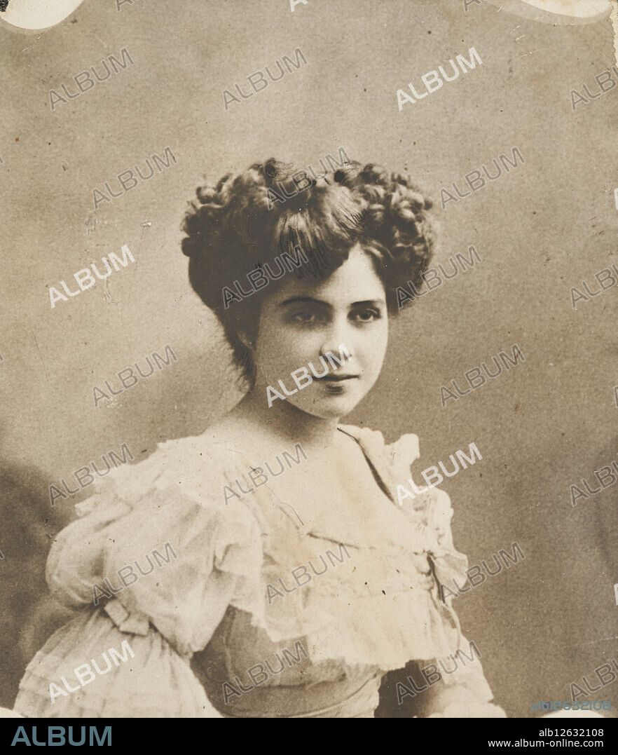 May 1913. Catalina Bárcena, distinguished first actress of Lara.