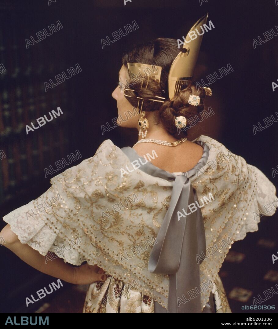 TRAJE REGIONAL LEVANTINO - TOCADO Y ADEREZO DE LA MUJER.