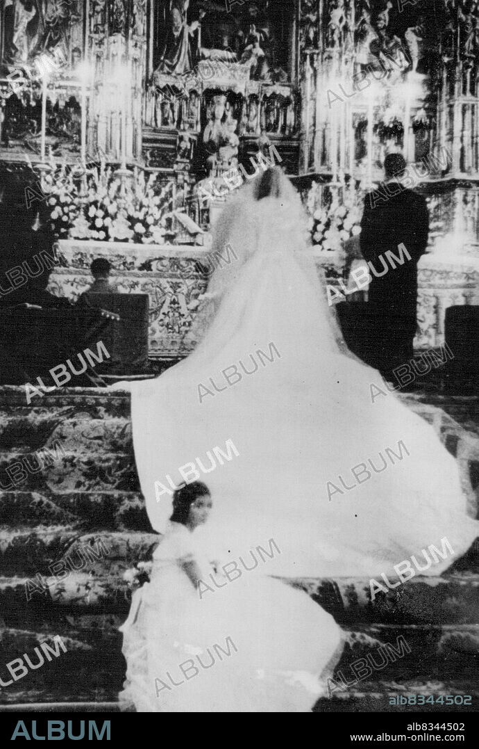 Photo Shows:- The Duchess of Montoro and her Bridogroom Photographed During The Ceremony before The High Altar in The Vast Gothic Cathodral at Seville, Spain. one of The Little Bridosmaids is soon on the Stops. 
The Duchess of Montoro, 21-years-old Daughter of The Duke of Alba, and Don Louis Martinoz Do Irujo Y Artacoz, Aged 27, Son of The Duke of Sotomayor, Were Marriod in Seville Cathedral, Spain. More Than 3,000 Wedding Guests Contributed to The Most Brilliant Scene Since The End of The Monarohy in Spain, and 100000 People Assembled Around The Precincts of The Cathodral to Cheer The Bridal Coach-and tossed Flowers in its Path. October 14, 1947.