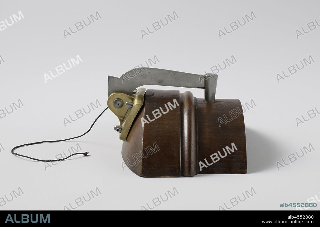 Gunlock (Percussion) on a Dummy Breech or a 12-Pounder Cannon, Percussion lock on wooden shell of a 12-pound cannon. The lock plate is mounted against the back of the breech with four screws. The hammer turns straight forward. The head of the hammer has a slot for the flame from the sun hole when fired. The pull-off rope is attached to and wound around a disk on the axis of the hammer. The wooden breech is that of a short iron cannon of 12 pounds, Swedish model., Rijkswerf Amsterdam, Amsterdam, 1836, wood (plant material), iron (metal), brass (alloy), h 18 cm × w 32 cm × d 27 cm.